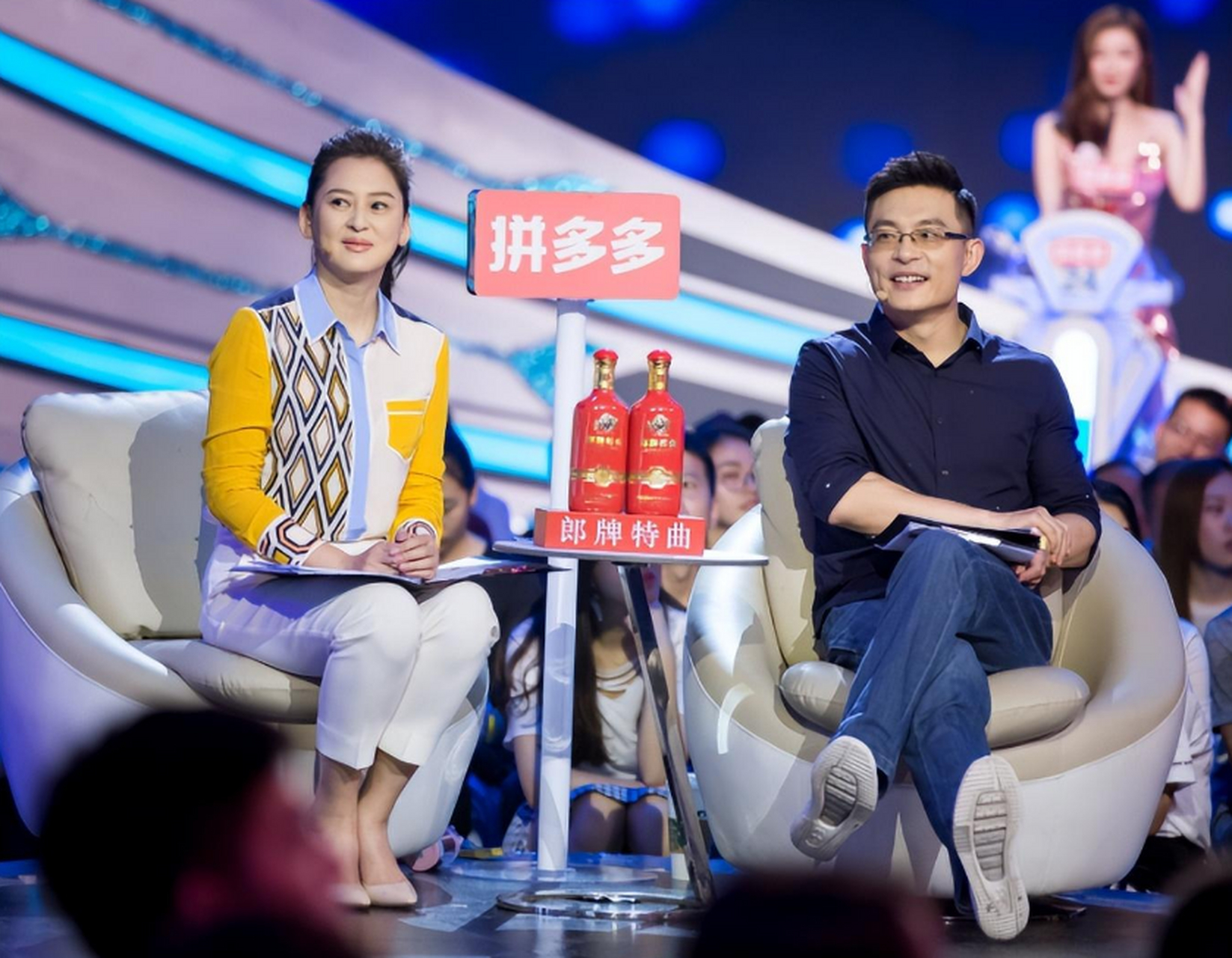 2010年,相亲节目《非诚勿扰》播出,成为了综艺节目领头羊火遍全国.