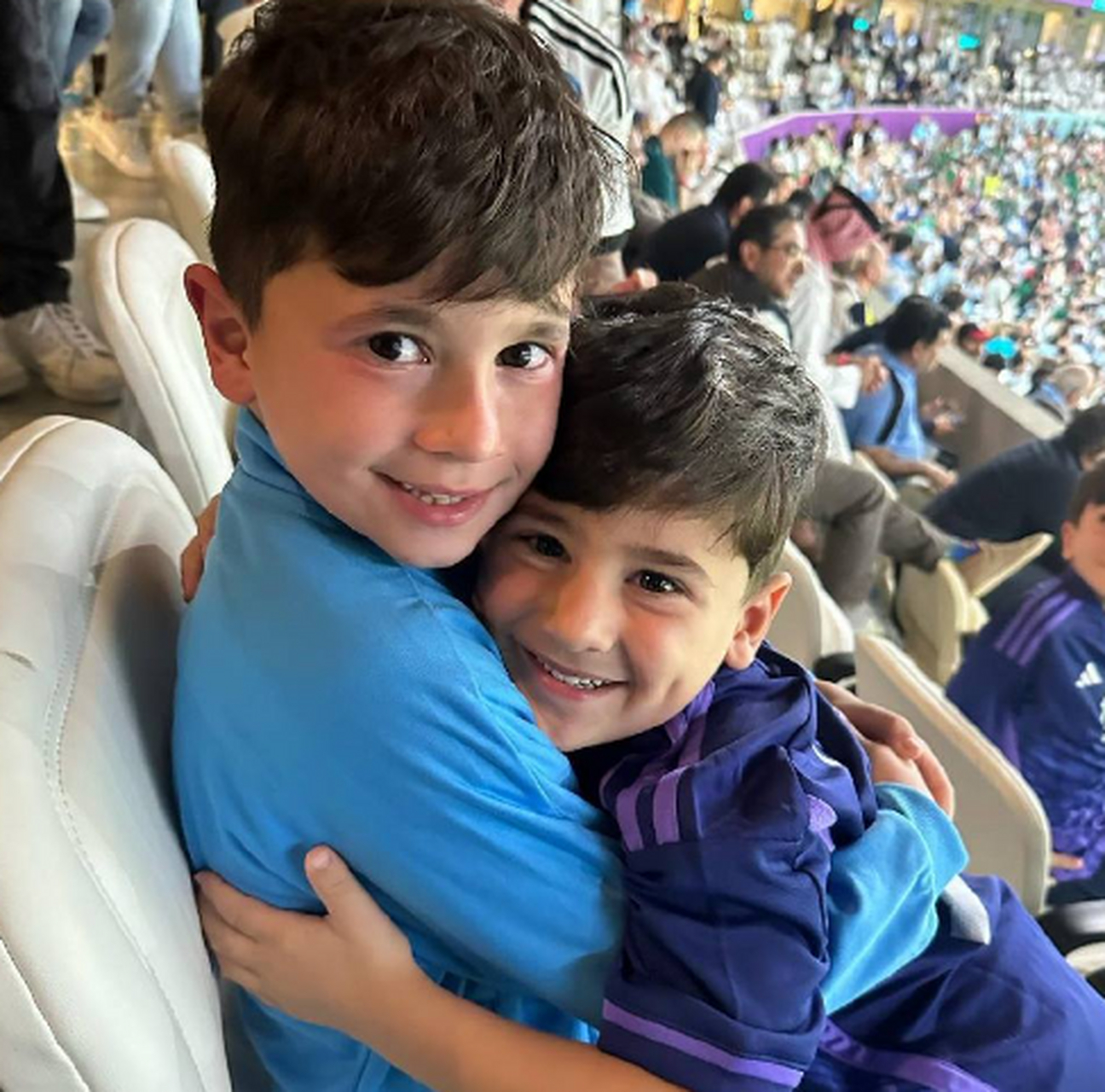 梅西家的老二马蒂奥·梅西mateo messi,长得聪明机灵,性格外向活泼