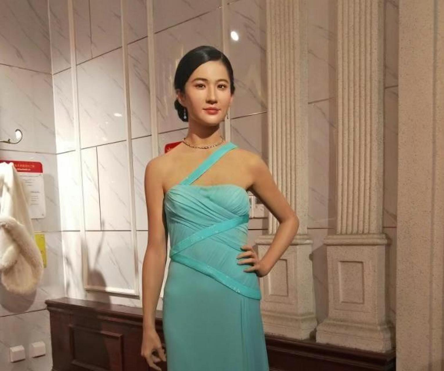 神仙姐姐刘亦菲的蜡像,在蜡像馆里面是最受人喜爱的.