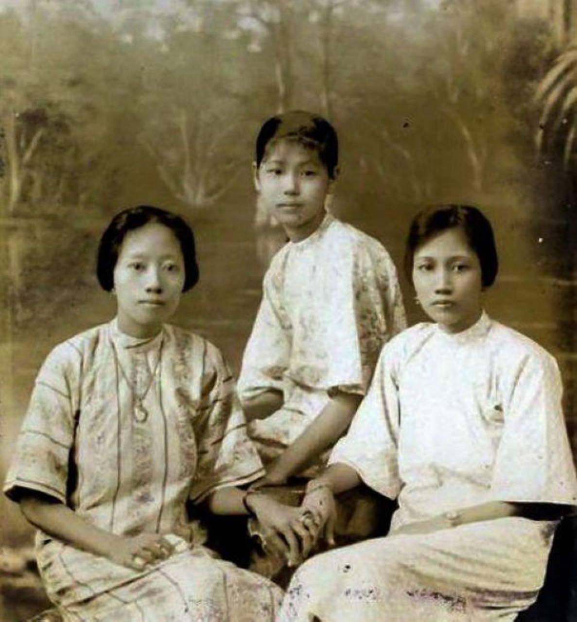 1916年,张作霖为了追求18岁的女学生张寿懿,带着1000元现金前去提亲