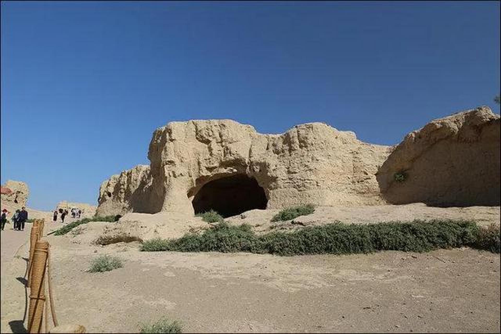 城头山古文化遗址位于常德市澧县县城西北10公里的车溪乡南岳村境内