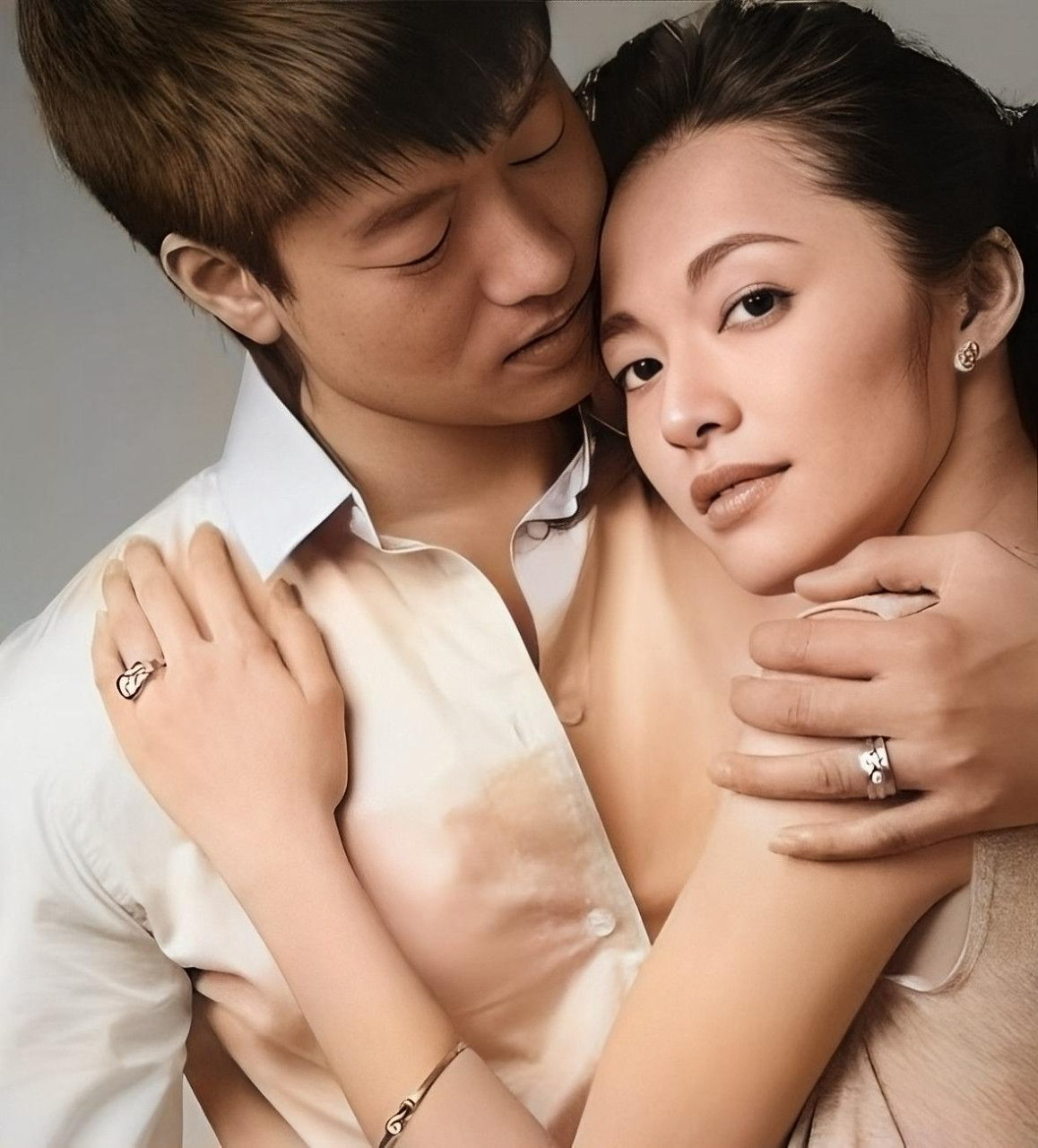 看到这些事情,姚晨非常生气,立即把曹郁送回家,但当他回来时,曹郁并没