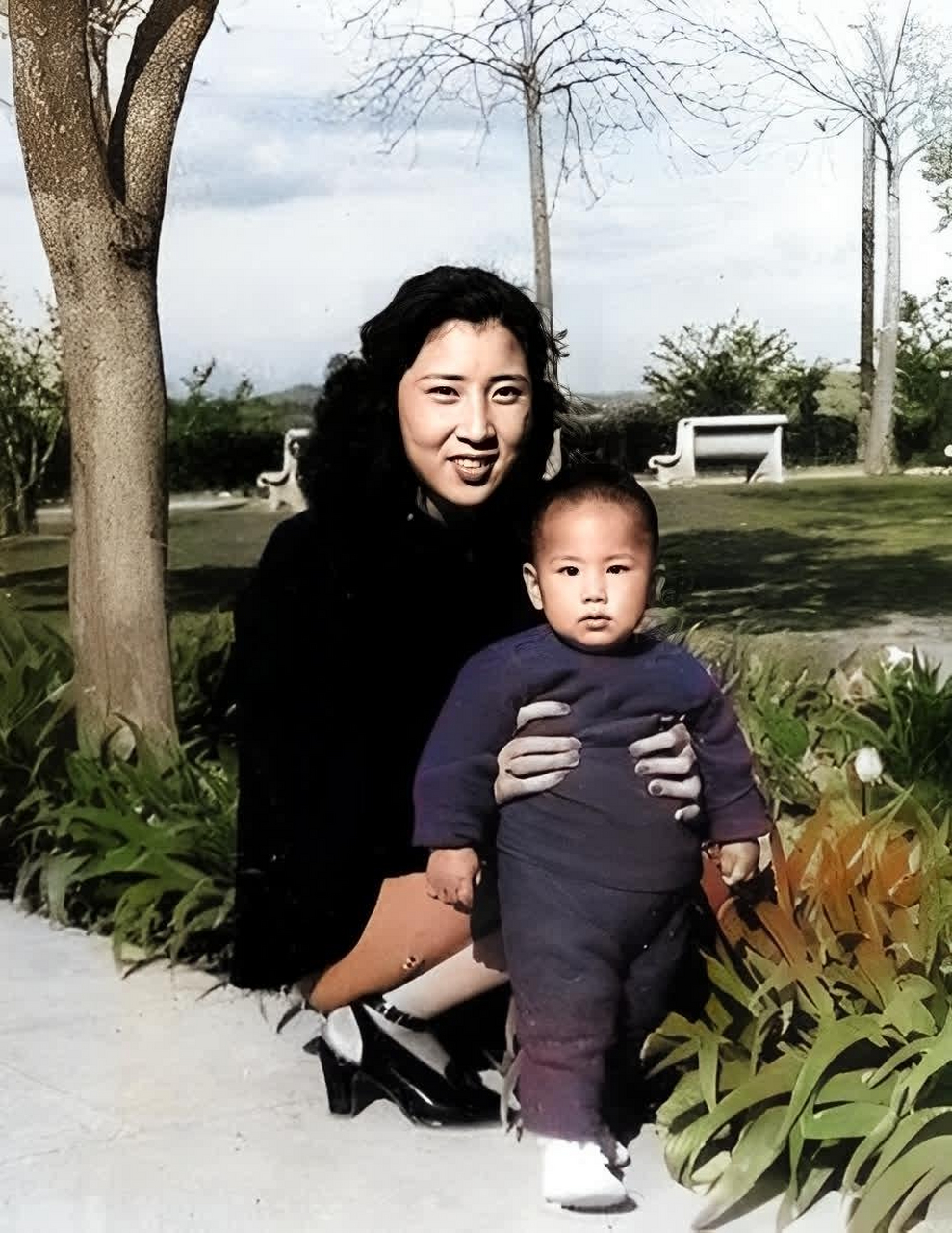 2007年,张灵甫的遗孀王玉龄带着儿子回国,但粟裕的侄子苏刚兵邀请她去