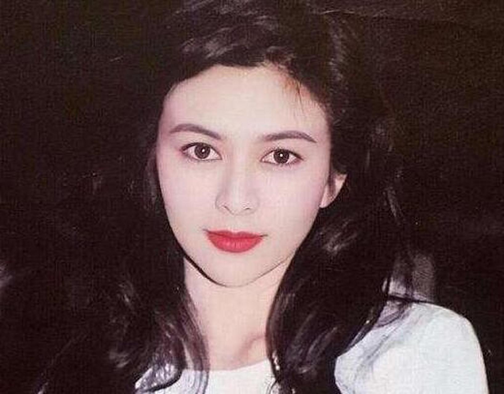 30年前,在节目《 今夜不设防》中27岁的关之琳大胆地说了一番话:"结婚