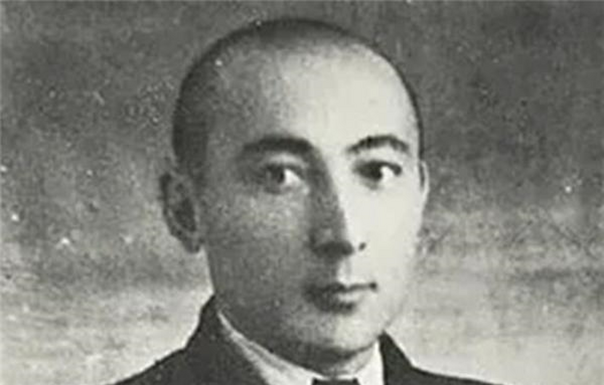 这位年轻人就是赛福鼎艾则孜.