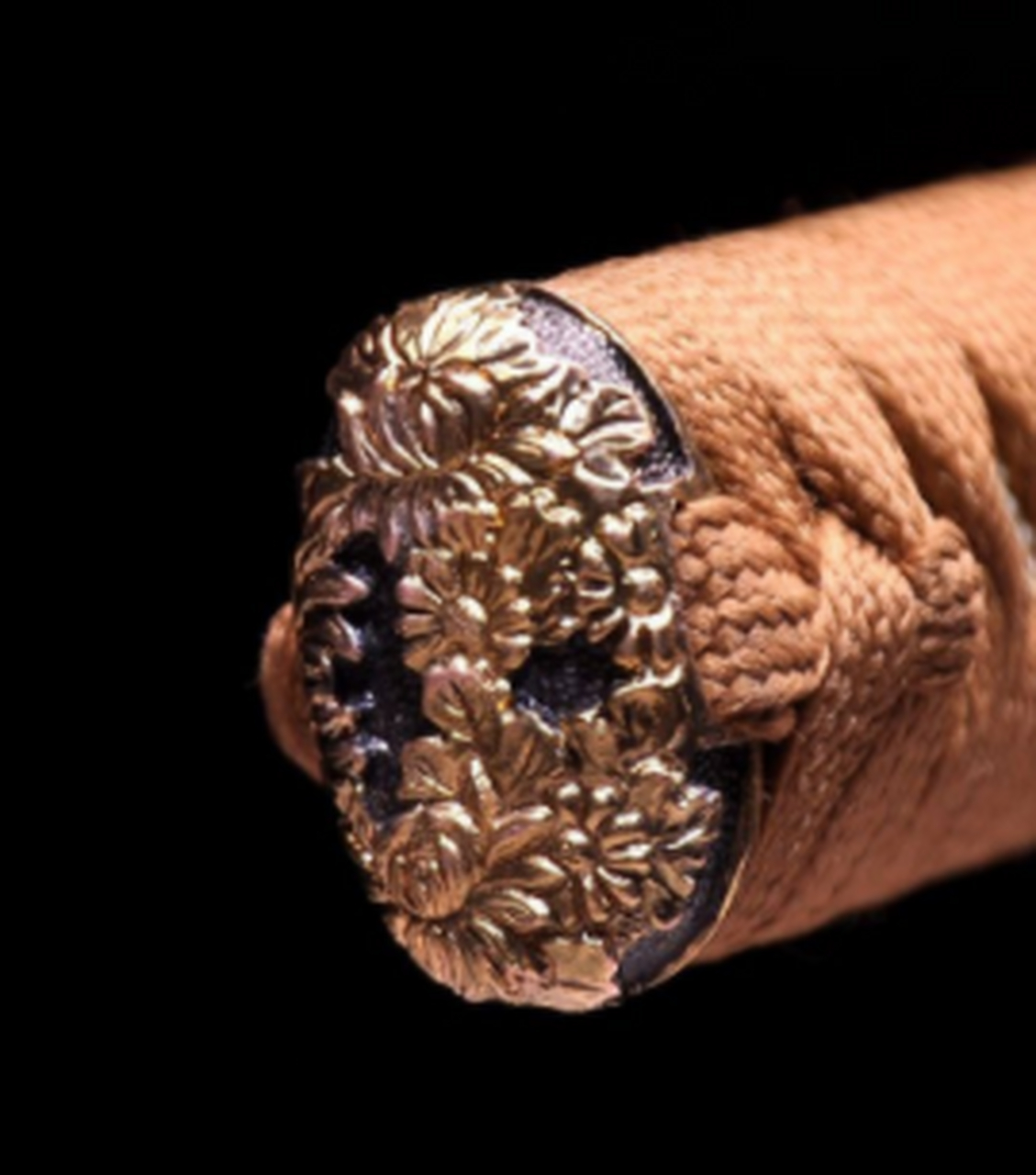 收藏# 鞘材:木胎包珍珠鱼皮 装具:黄铜鎏金 (刀谭缘头目贯)