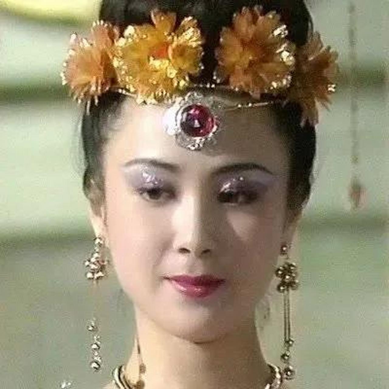 大美女傅艺伟,年轻时的盛世容颜,真是国色天香,怪不得迷的大王神魂