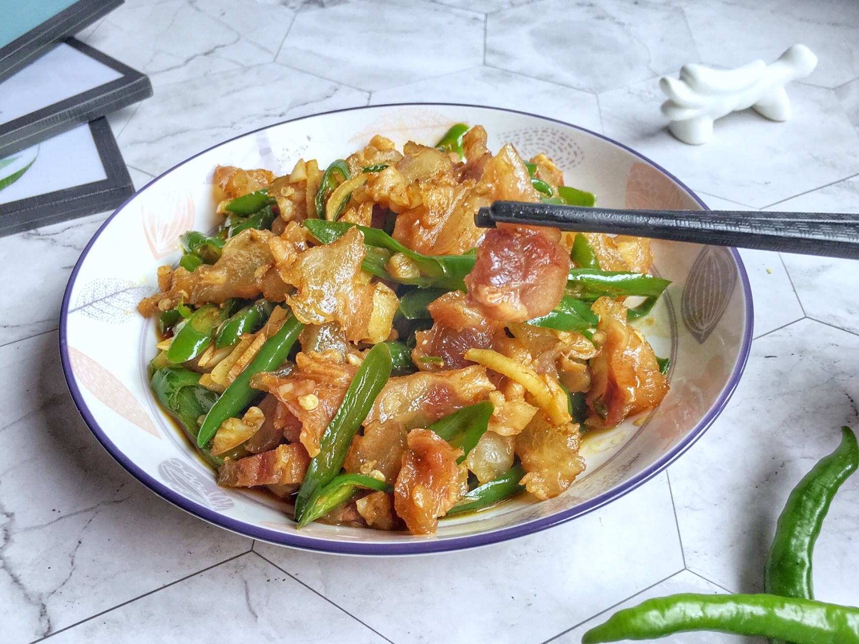 青椒炒牛筋 牛筋q弹入味,混合着青椒的微辣,超好吃超下饭!