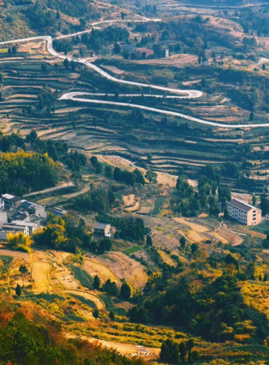 陈平名山位于宾阳县,距离陈平集镇5公里,距宾阳县城约22公里,距宁宁