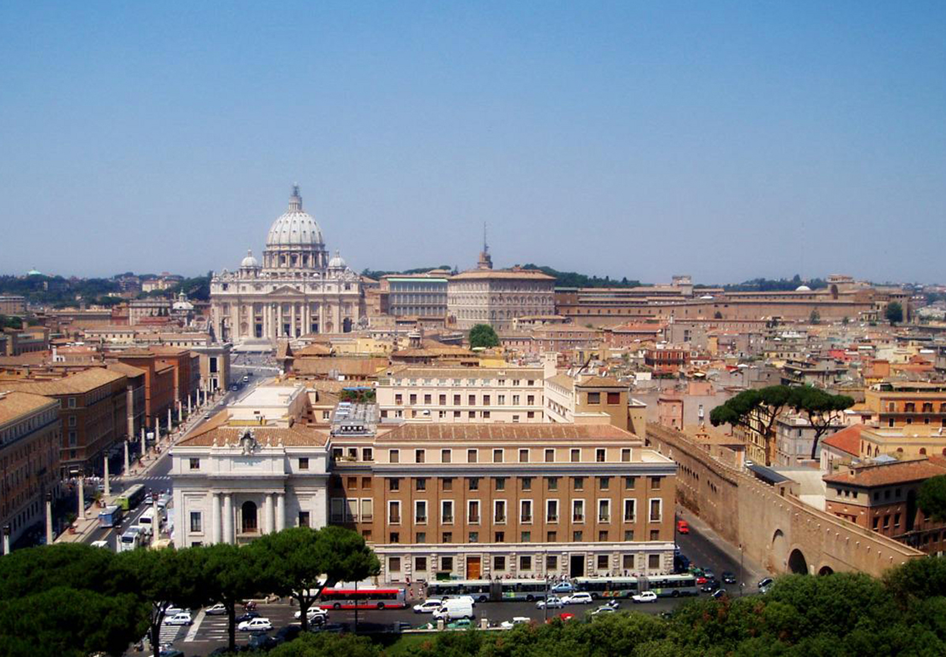 因此,许多人认为梵蒂冈是世界上最安全的地区之一.