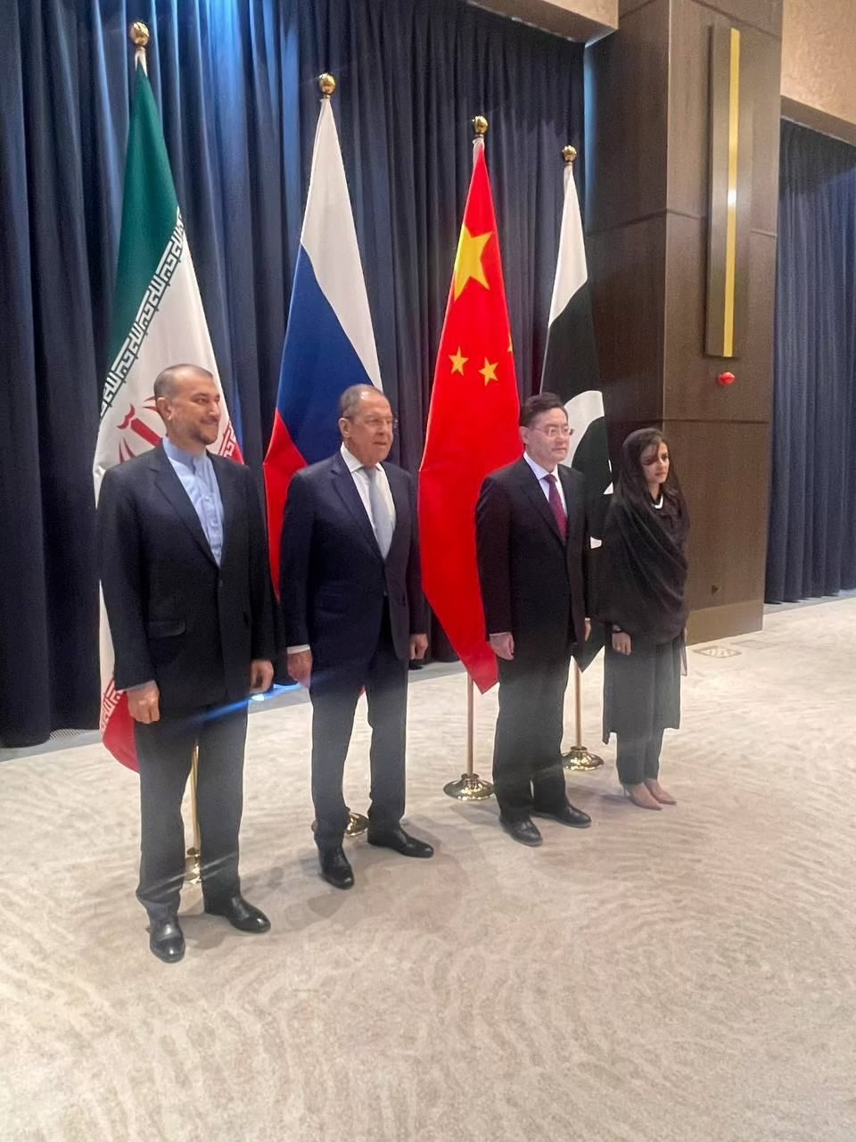 四方会谈:以人民币结算吧