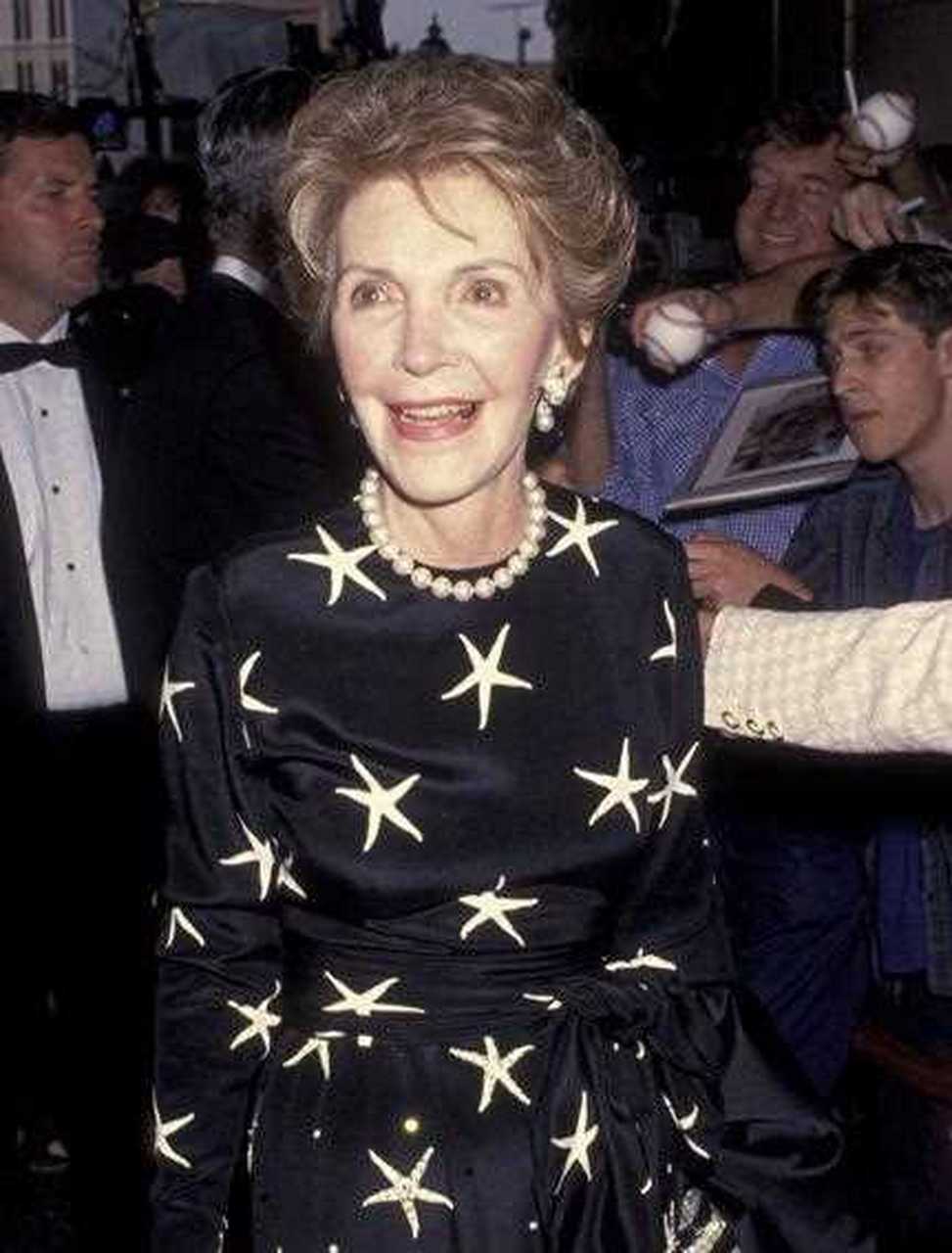 关于快乐,时尚和美丽的女人——南希·里根[不高兴] 南希品味精湛,使