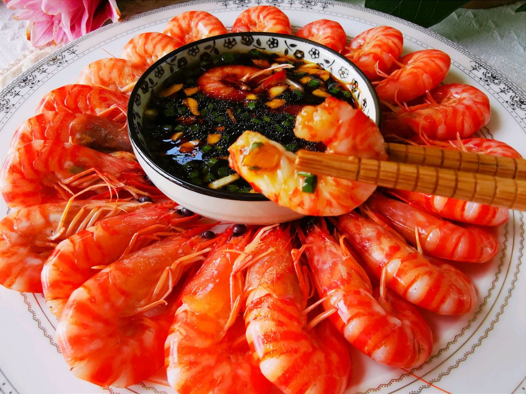 白灼斑节虾 夏日炎炎,难免胃口不佳,白灼斑节虾,开胃爽口,制作简单