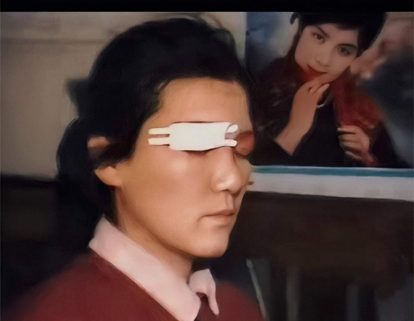 1990年,赵本山主演了一部叫《现世活宝》的电影.