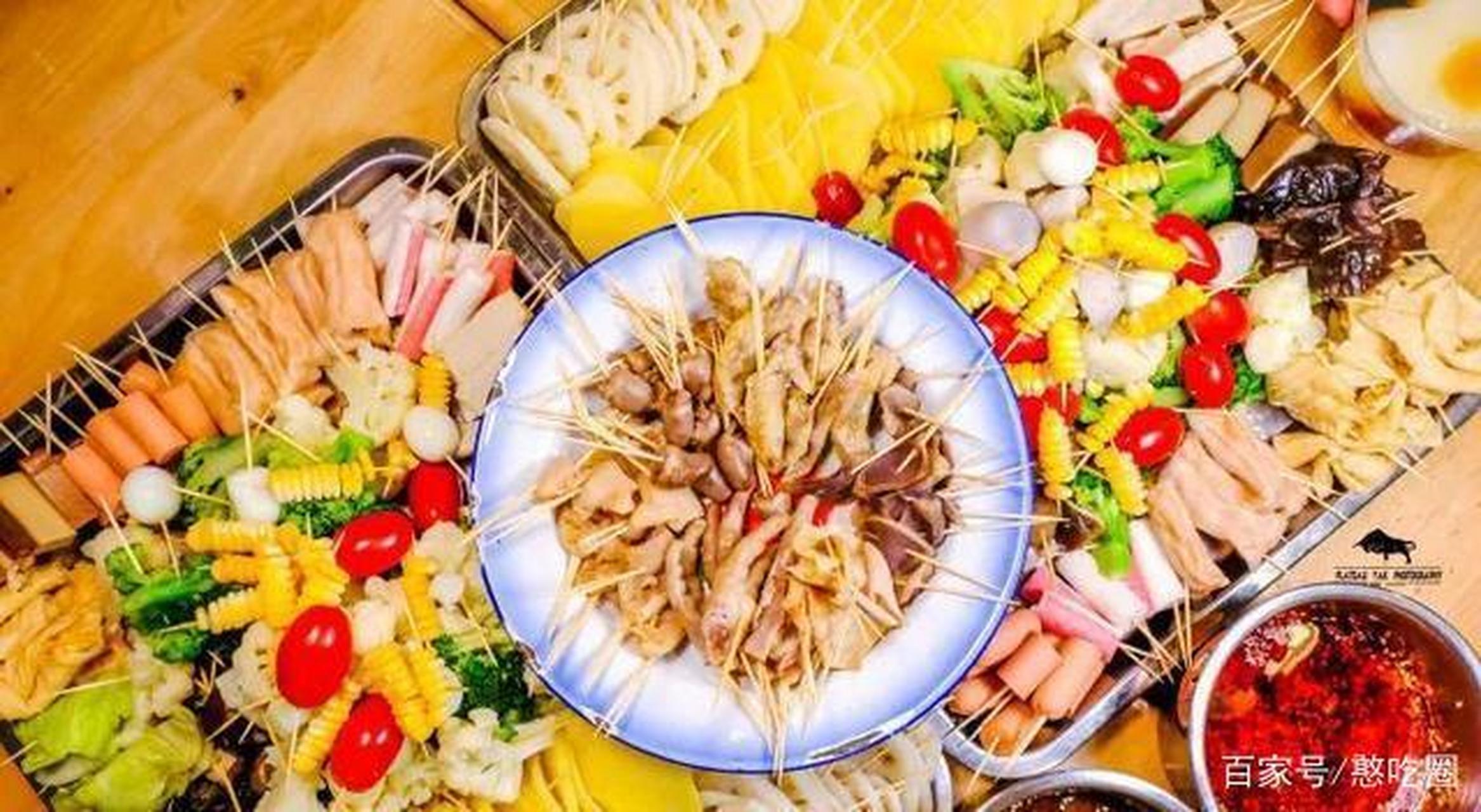 冷沾沾之所以拥有这个名字,就是因为不管是什么菜,都可以来沾料.