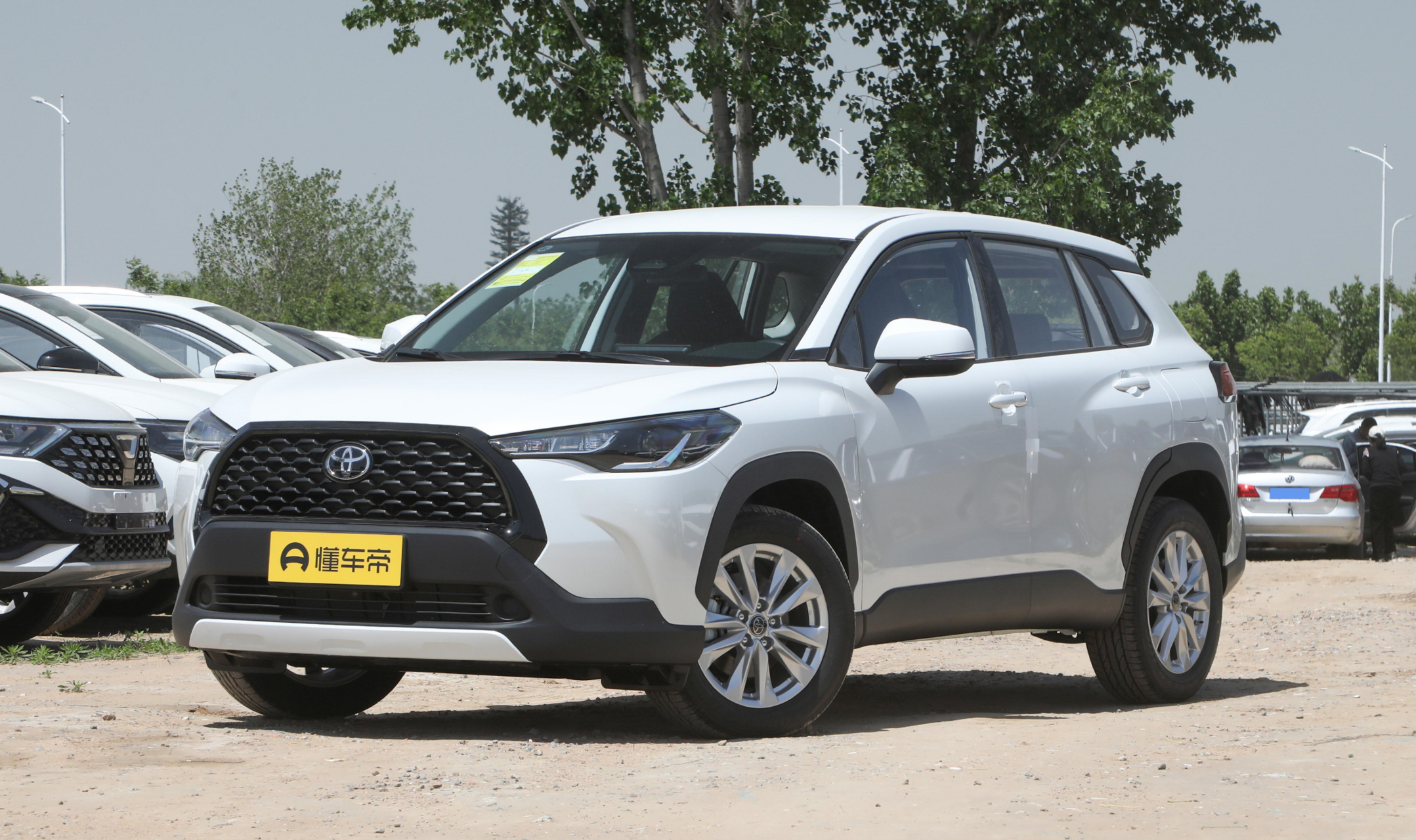 日前,一汽丰田2023款卡罗拉锐放正式上市,新车推出7款车型可选,售价