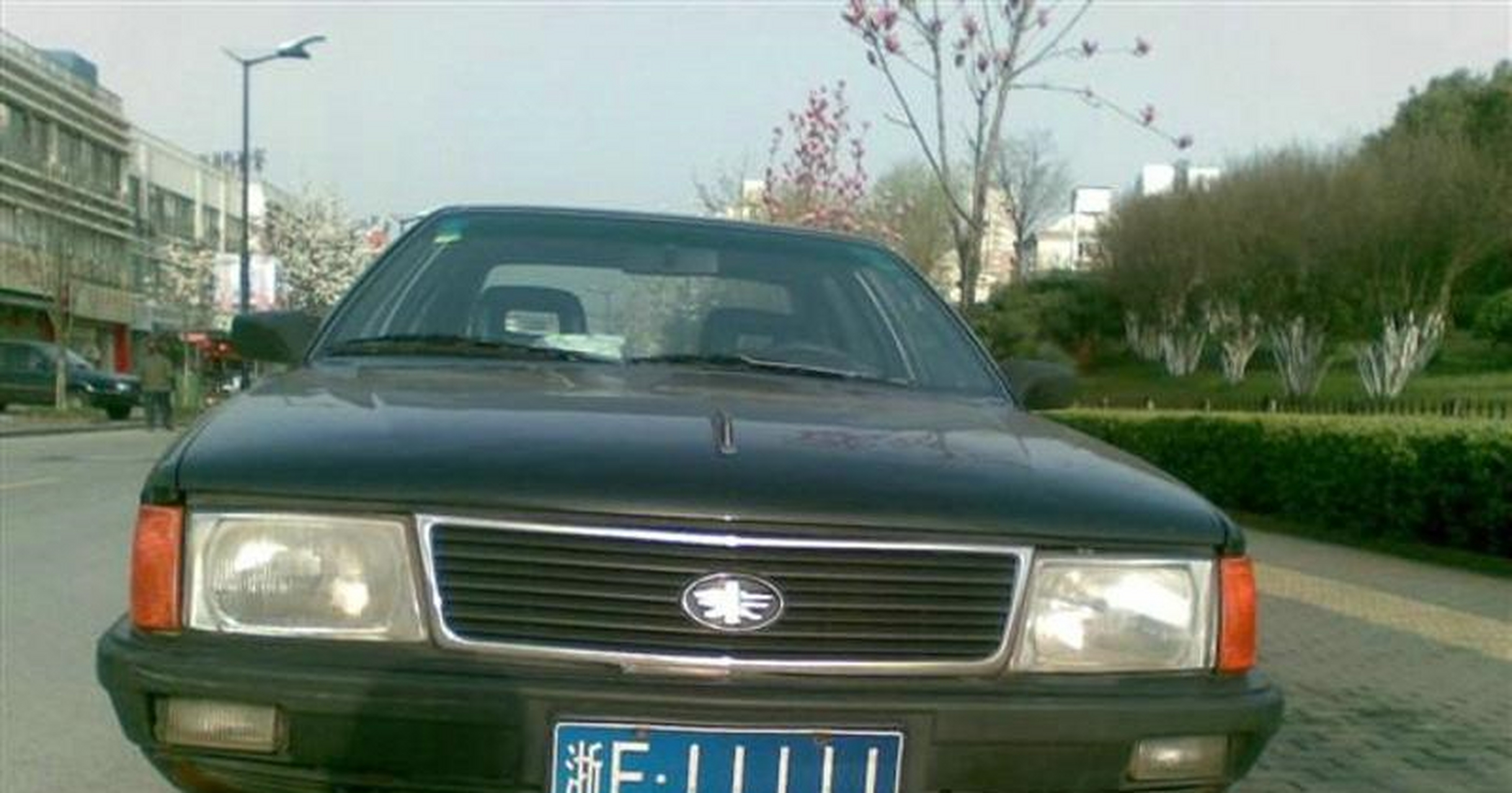 红旗h9之前,陕a11111在奔驰s600上,底盘代号w221,而且是初代221,十几