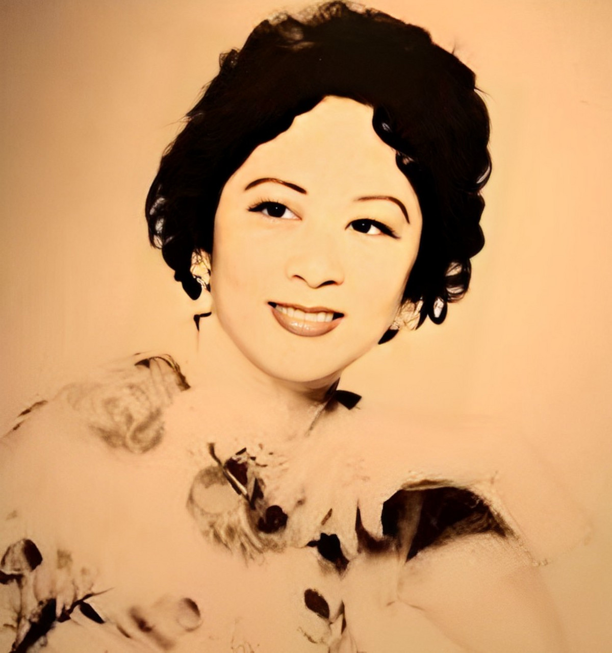 1928年,21岁的张乐怡与34岁的宋子文结婚.