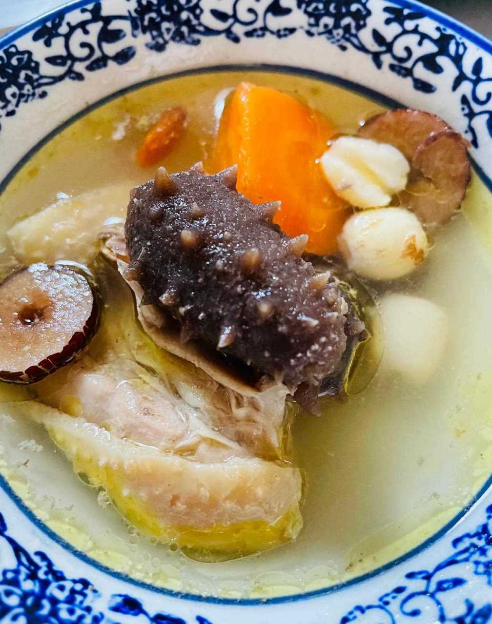[发怒] 周末宅家,美食自己做起来,海参鸡汤,鲜得有一套[爱慕][浪]