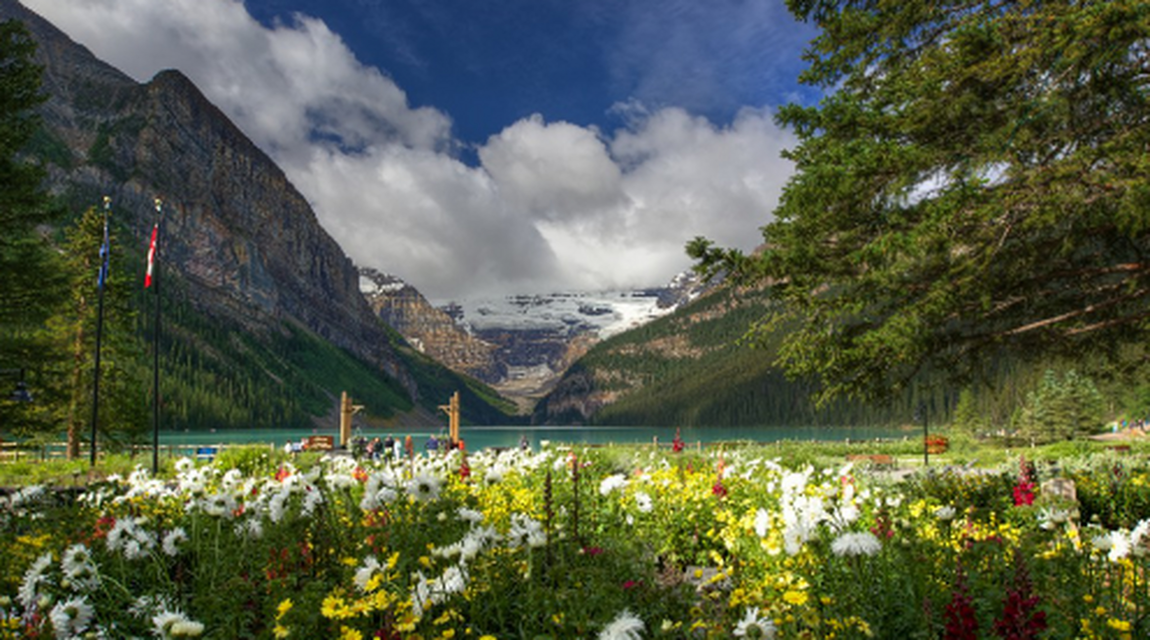"  国庆长假,我兴致勃勃地踏上了一场美妙的旅行.