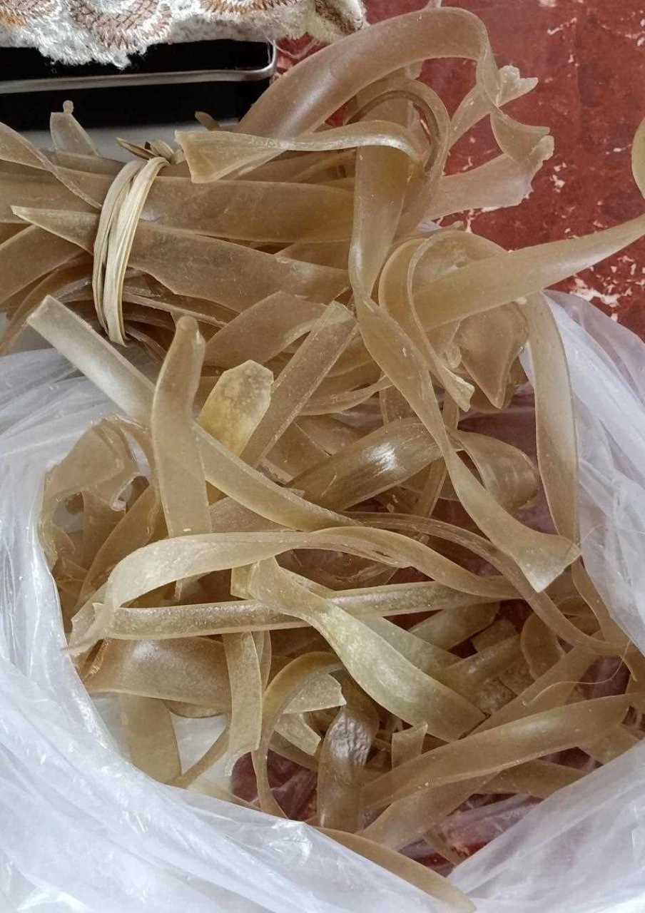 今天打开冰箱,发现冰箱里的味道怪怪的,去年在网红那里买的红薯粉发霉