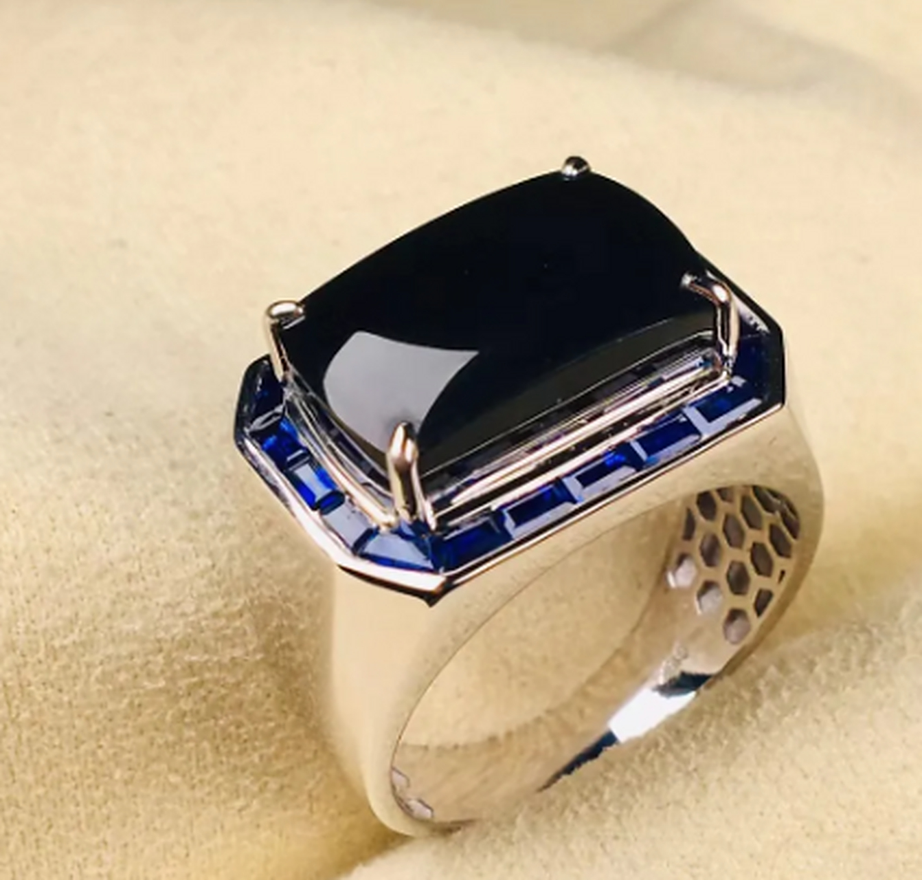 点击头像看直播##翡翠#天然墨翠大气马鞍男戒,真金真钻,豪华镶嵌缮 