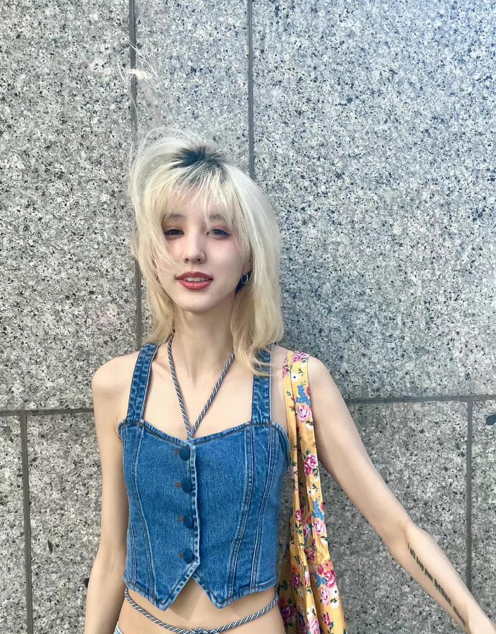 领动计划# 华晨宇的绯闻女友王悦伊,干干巴巴的,除了年轻点没看出她