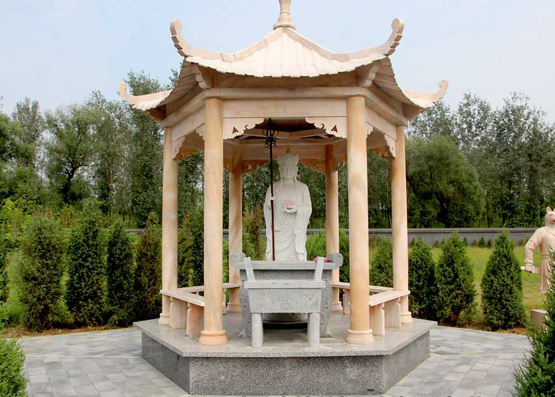 永福陵园以现代的视角来诠释古建的魅力,使用钢筋混凝土为主要材料