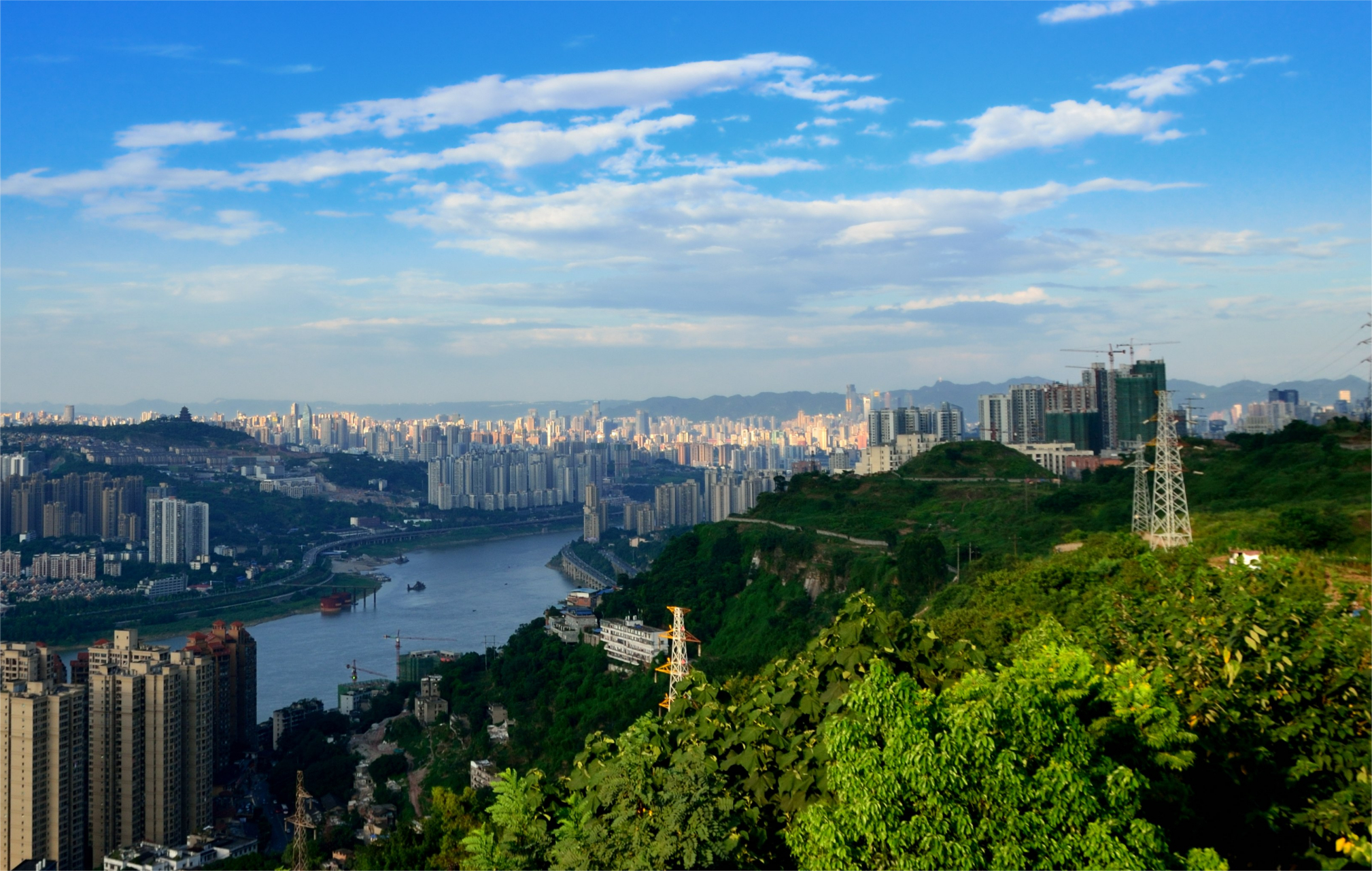 重庆平顶山公园:海拔425米,是一处集自然风光,人文景观和城市休闲于