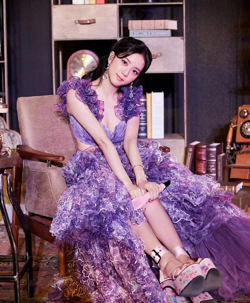 春运最in街拍# 金智秀(jisoo)的演唱会舞台造型绝美!