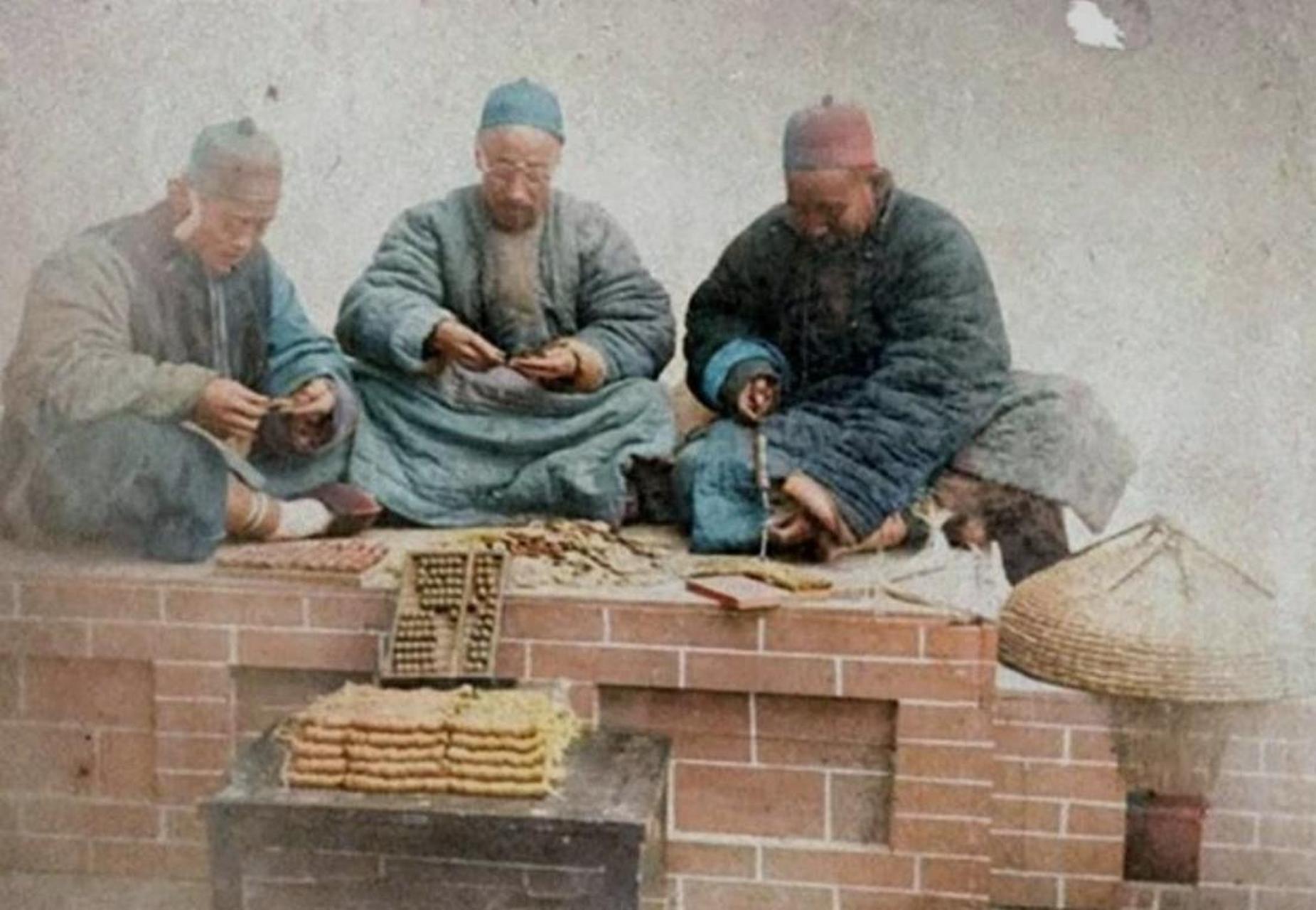 1899年的山东某地三名地主老财