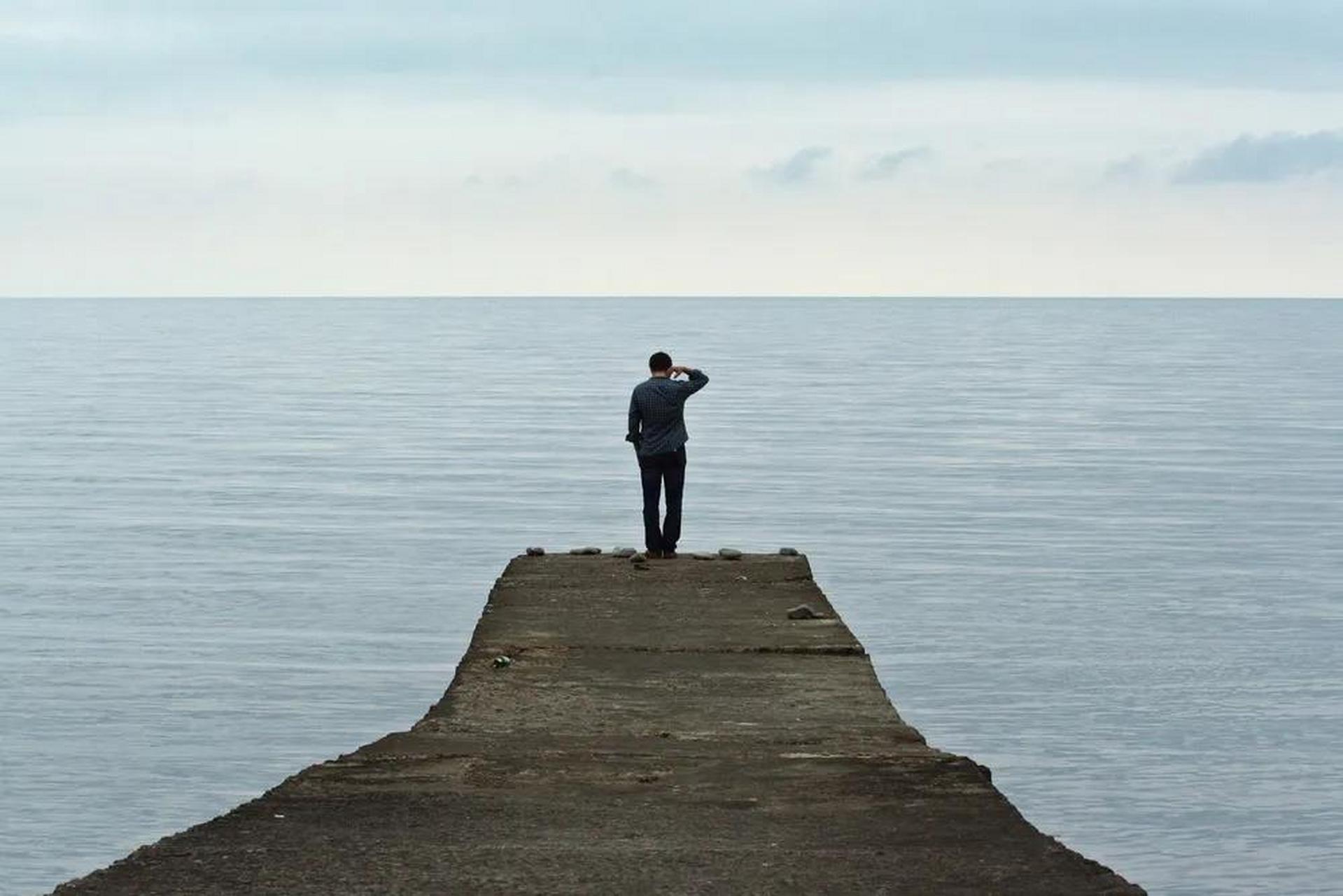 特别是工作中,跟靠谱的人一起共事,不用担心他的工作会出现纰漏,不用