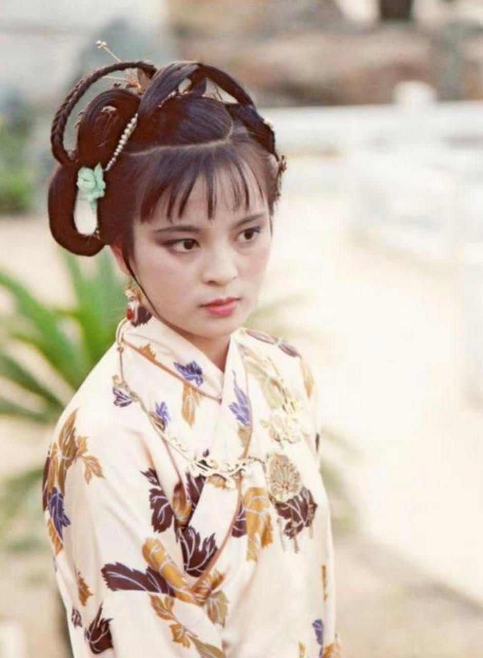 87版红楼梦# 中#贾探春# 扮演者#东方闻樱# 的剧照