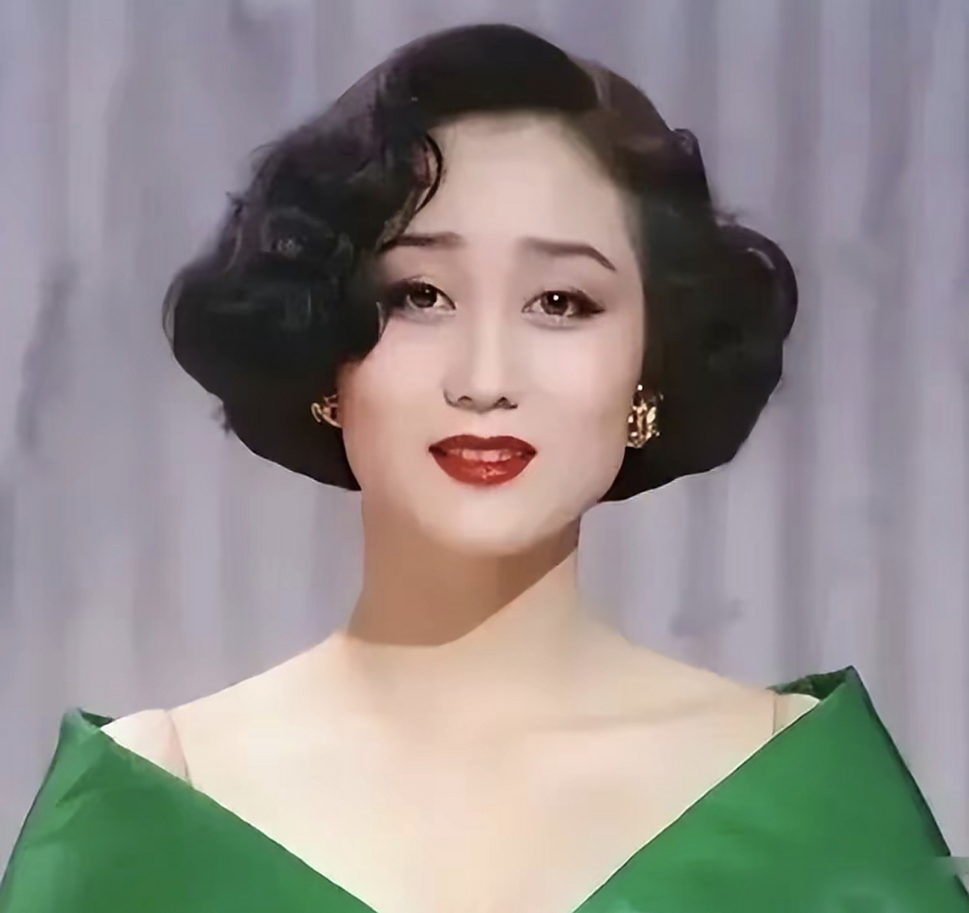 抛开李连杰不说,黄秋燕和利智到底谁更漂亮?