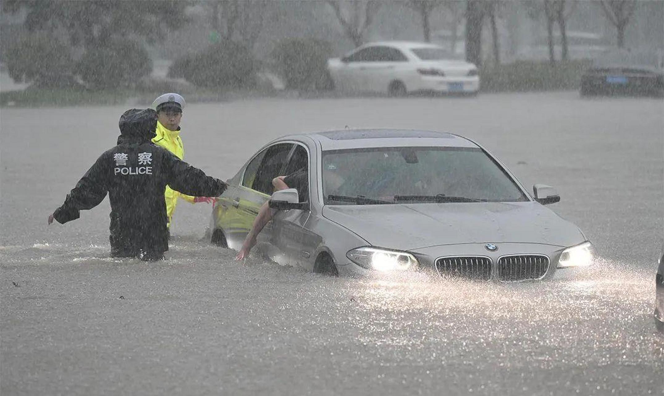 河南郑州特大暴雨事件图片