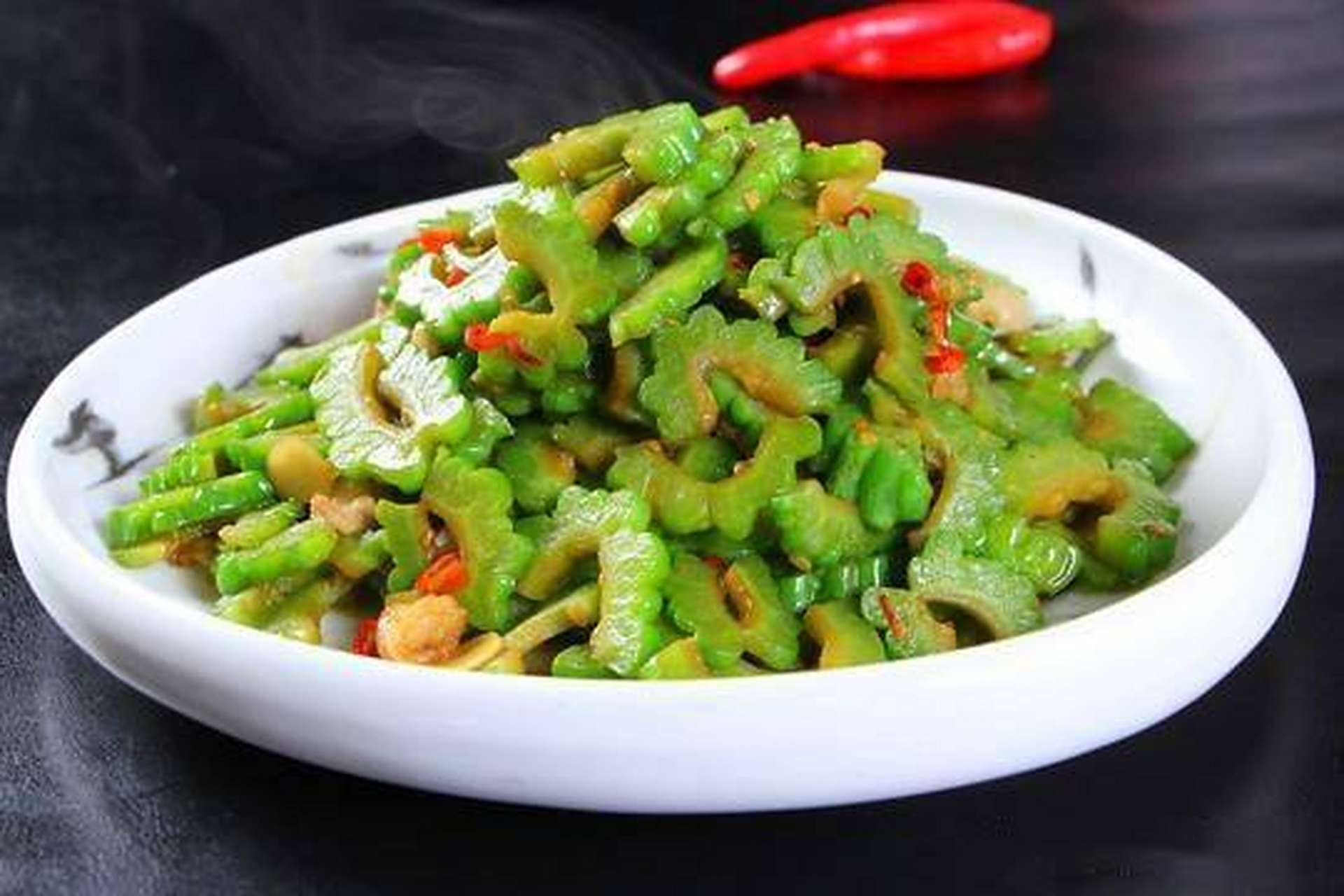 99干煸苦瓜的做法99 94干煸苦瓜是一道美味的川菜菜肴,以苦瓜为