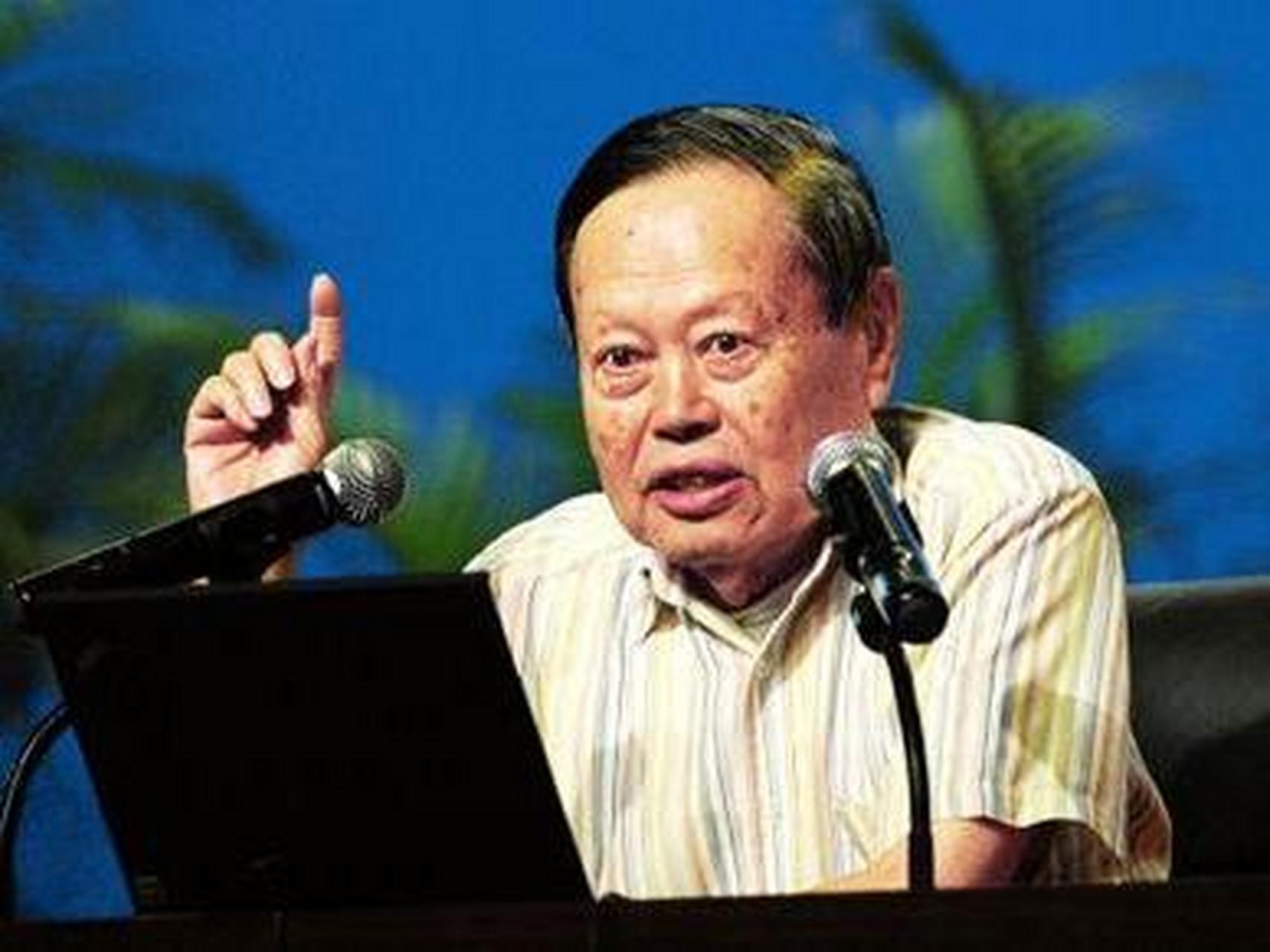 98岁杨振宁思维清晰,宁愿被外界误解,也坚决和中科院同事"唱反调"