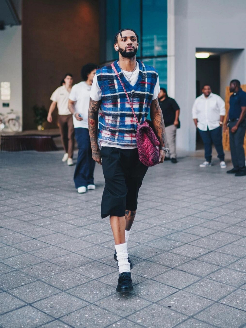 nba今日靓仔们入场穿搭  今天,我们来看看一些球星的入场穿搭,包括