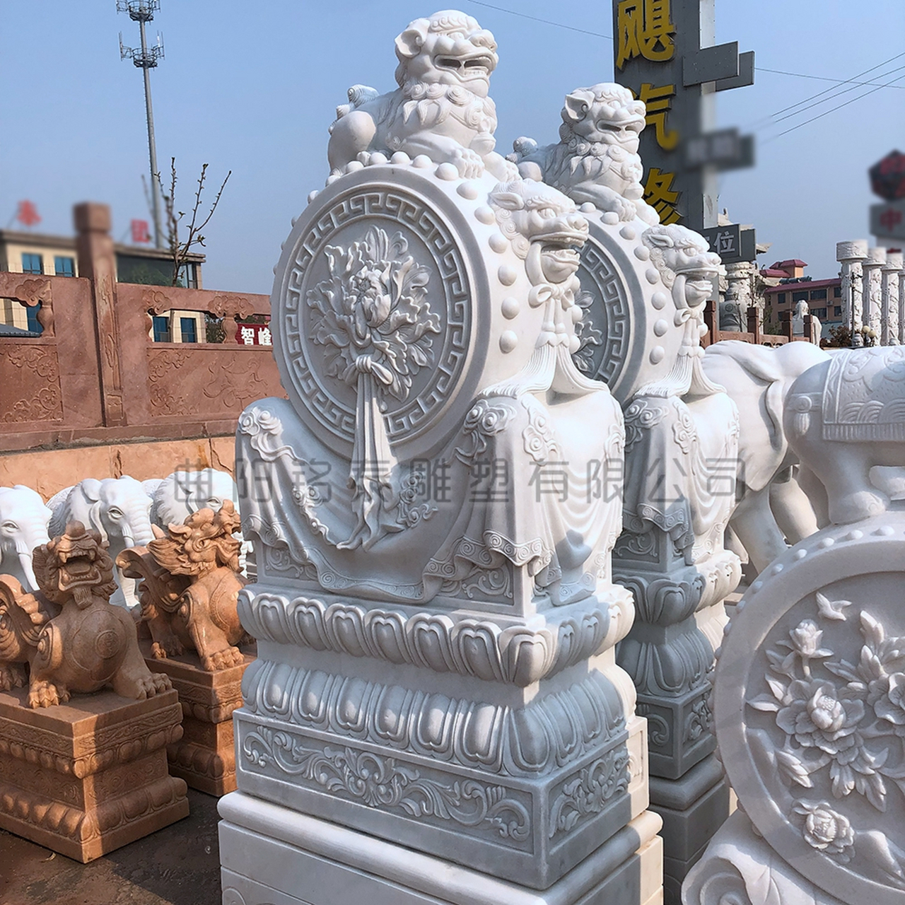 石雕汉白玉门墩摆件,雕刻小狮子抱鼓石,可定制各种款式哦