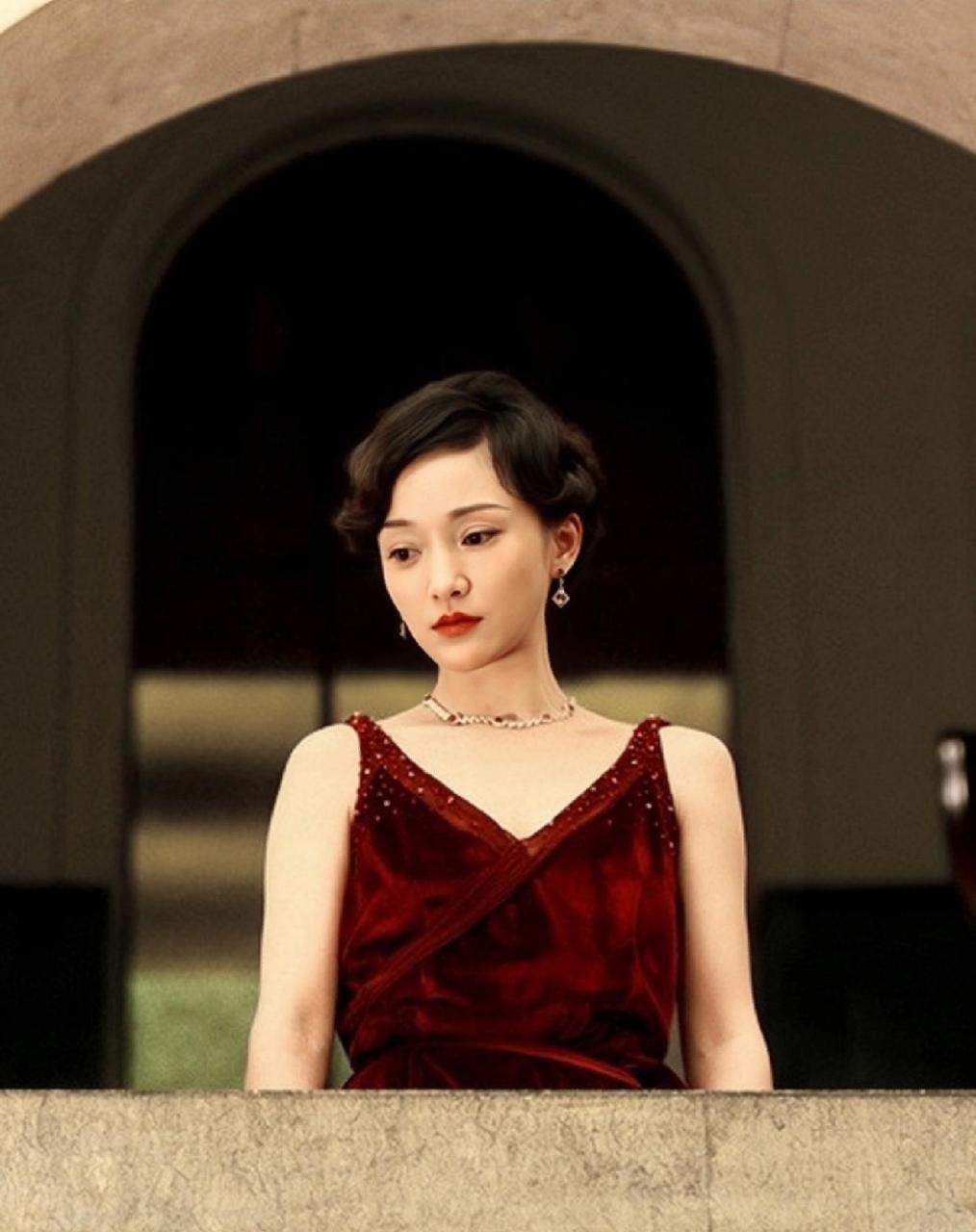 很多人都说,年轻时候的周迅,特别的有灵气.