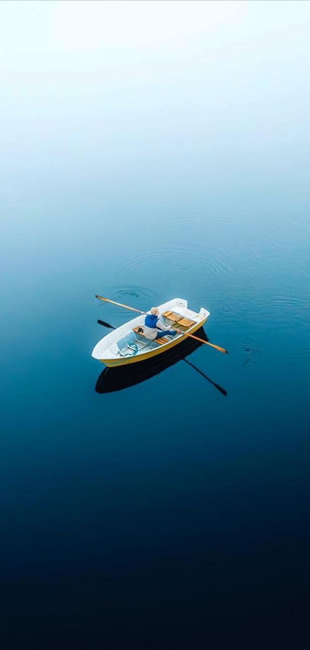 请您欣赏:无水印全屏壁纸——宁静似水的自然仙境风光