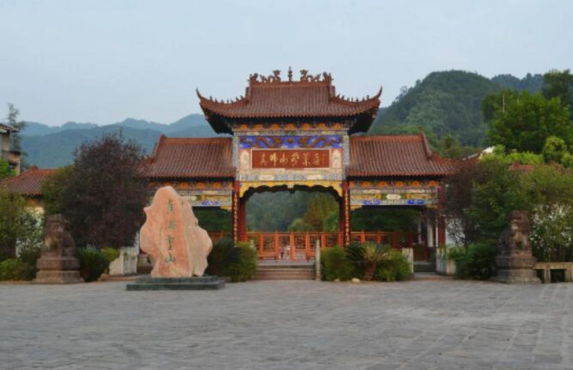 真佛山位于达州市达川区福山镇,是当地的4a级旅游景点.