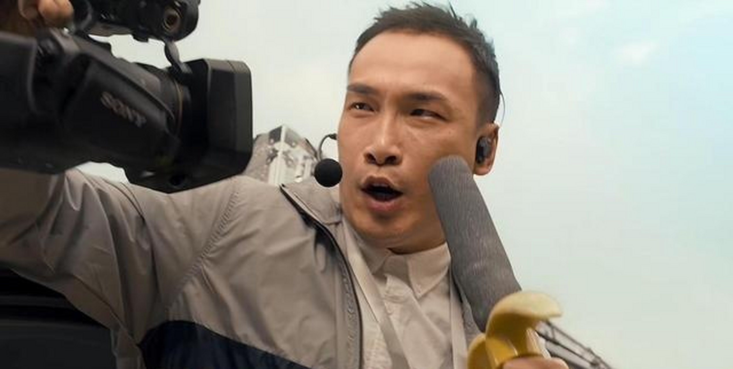 细心的观众可以发现,甄子丹这次在《肥龙过江》中的武打风格和往日