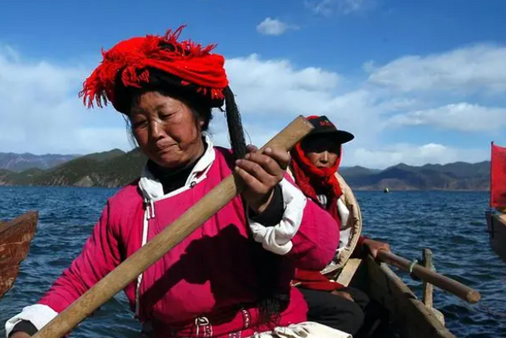 摩梭族是一个依靠母系社会的民族,它以女性为核心,母系社会认为生育和