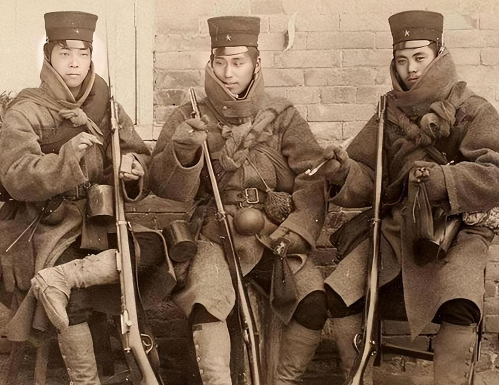八国联军侵华战争时期,3个日本兵在北京的留影!