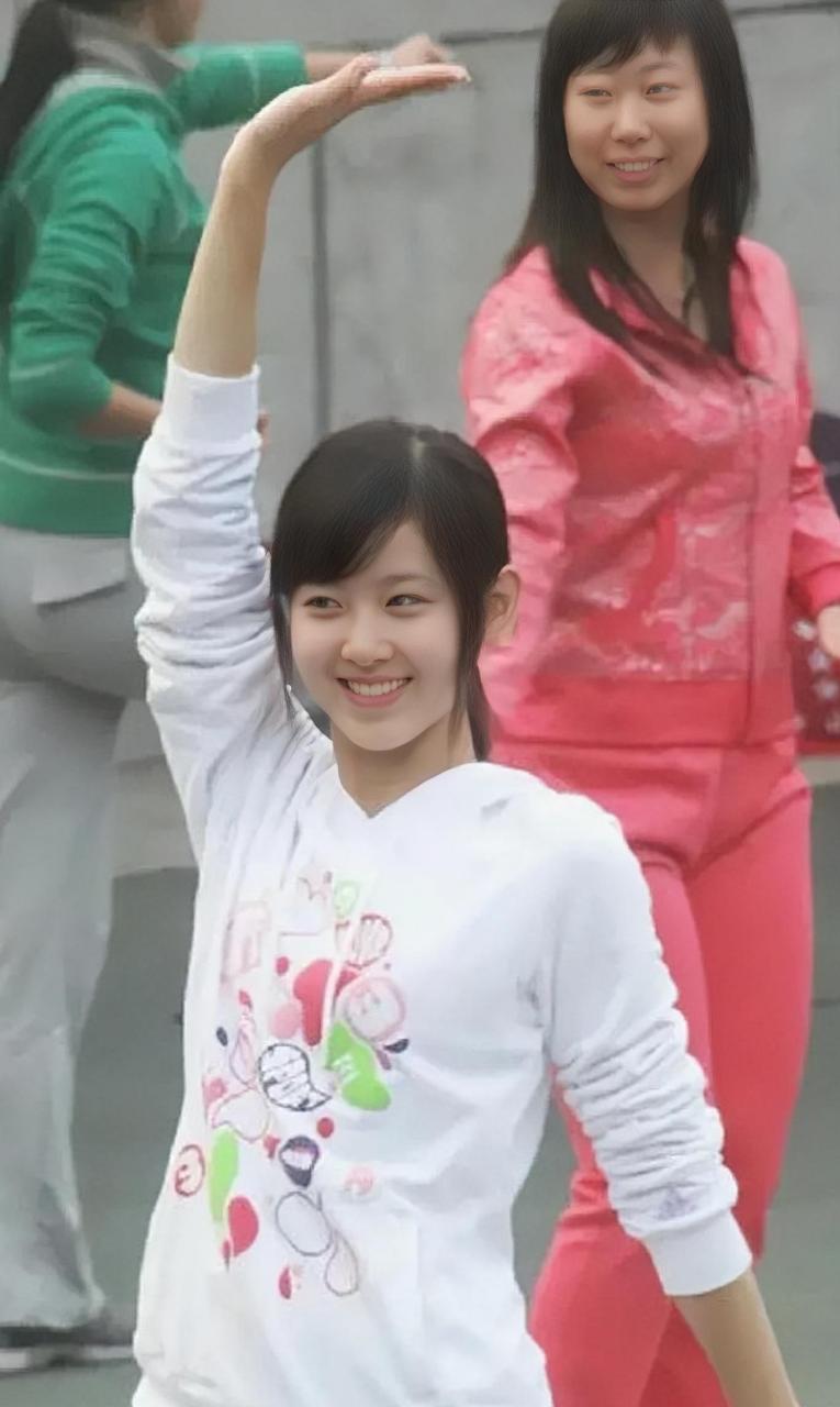 毕业于清华大学后,张泽天选择嫁给比自己年长20岁的刘强东!