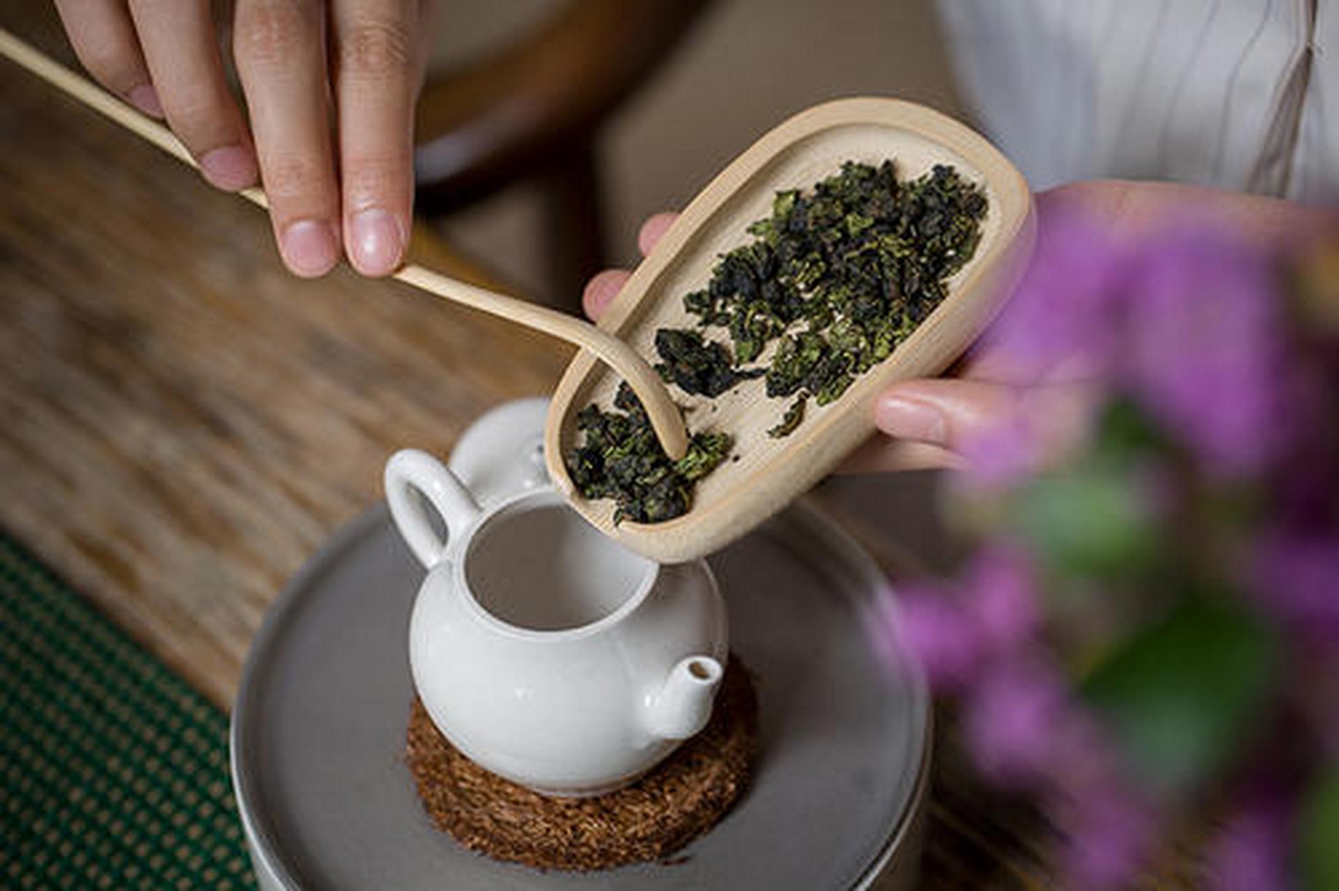 佛手茶的历史深远流长,在古代佛手茶是达官贵族人家的珍品,《红楼梦》