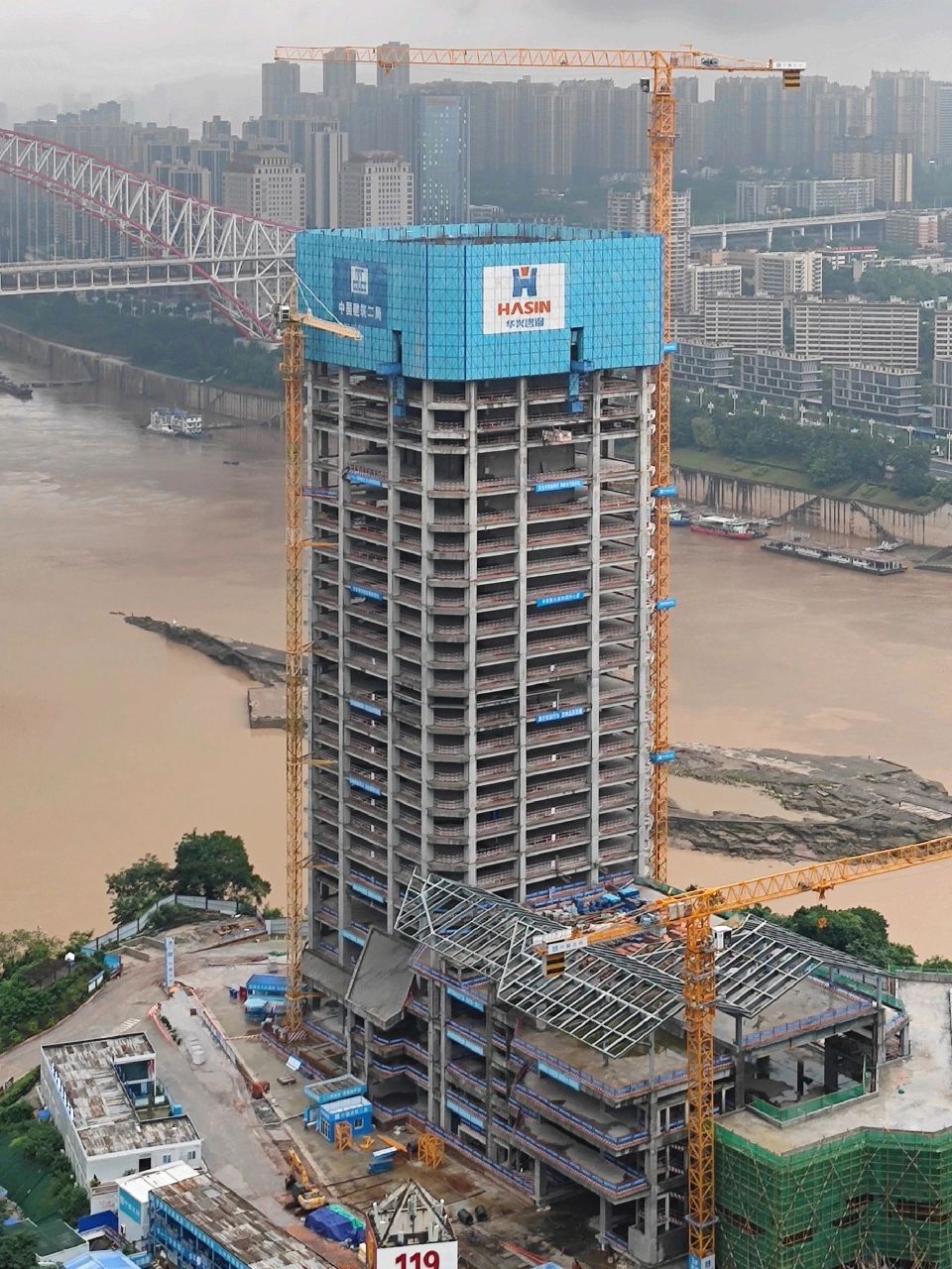 重庆w酒店拆塔了,效果图还是很惊艳 金融城9号w酒店(200米)已经超建至