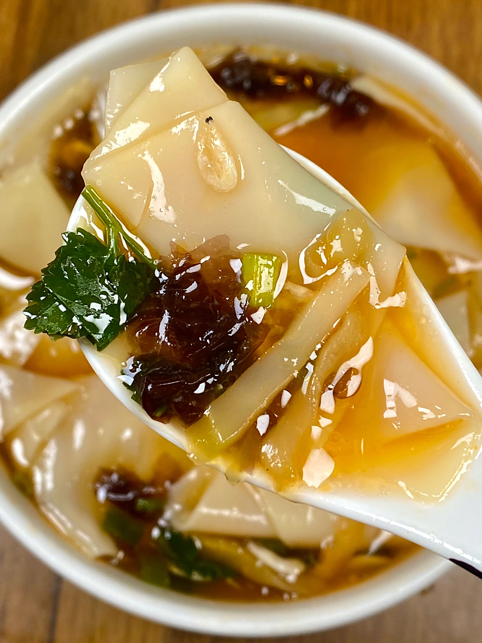 家人们,这个酸汤面片真的泰香啦,[亲吻][亲吻]就像是家里妈妈做出来的