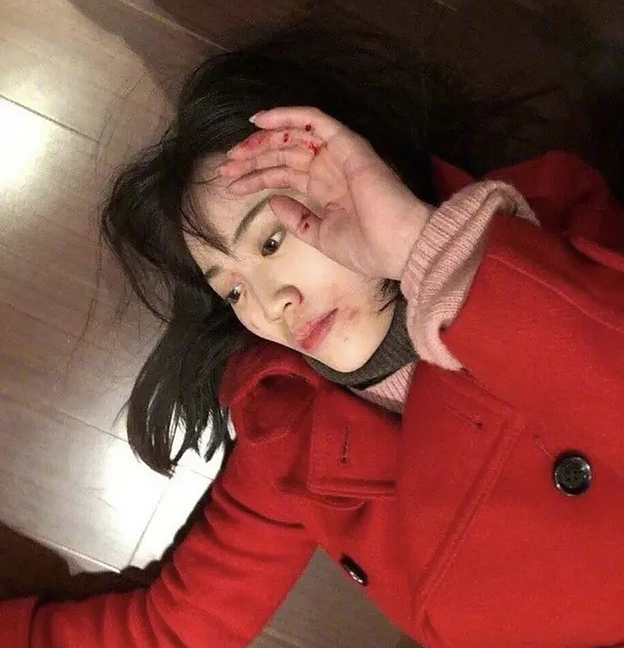 孟美岐cos"马蓉躺",并作为某品牌广告宣传#娱乐圈每日神评